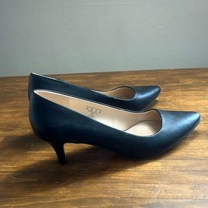 Simply Styled Size 10 Black Classic Pumps
